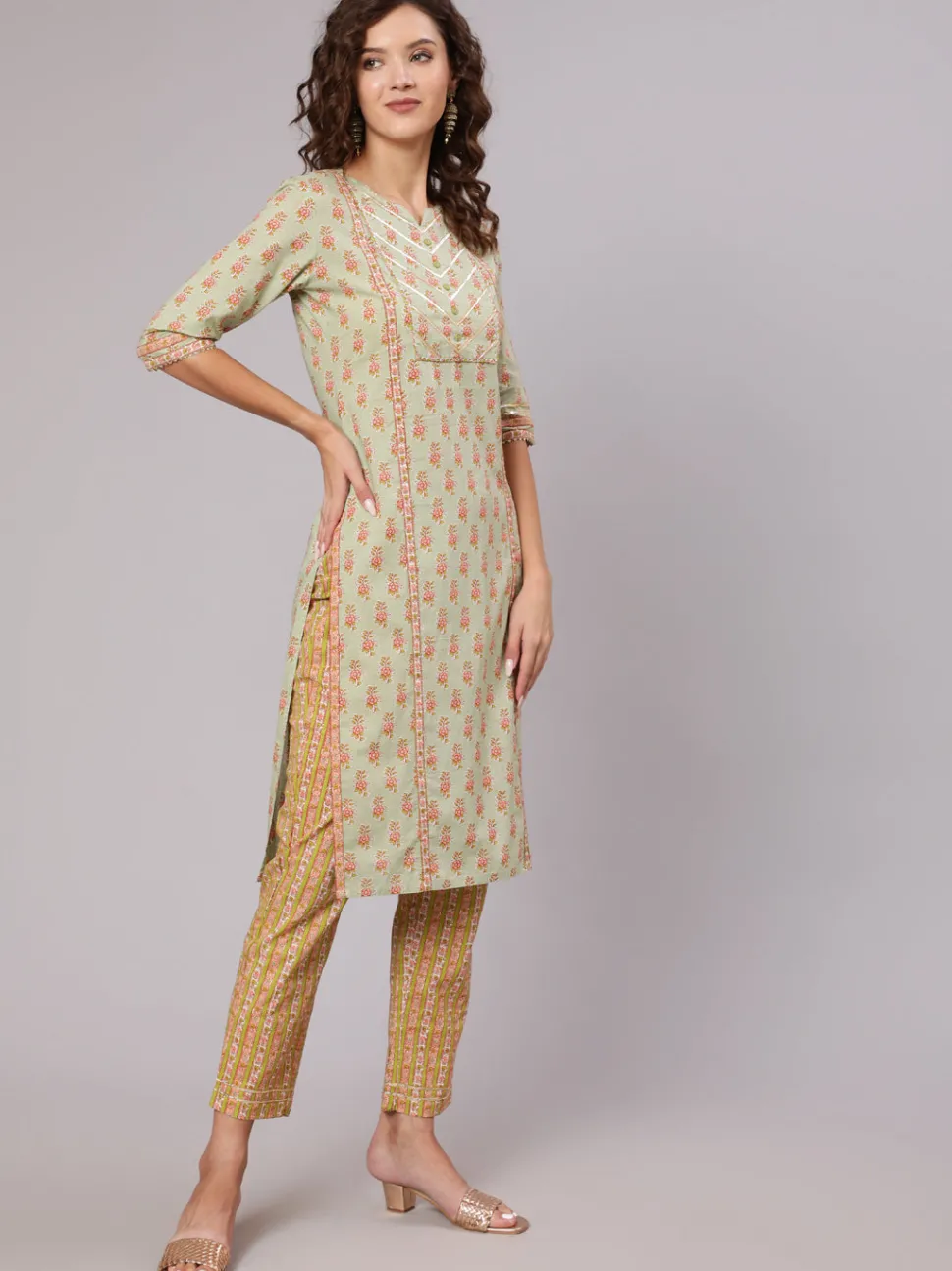 Jaipur Kurti A Straight Ethnic Printed Gota Embellished Kurta With Printed Pants And Dupatta