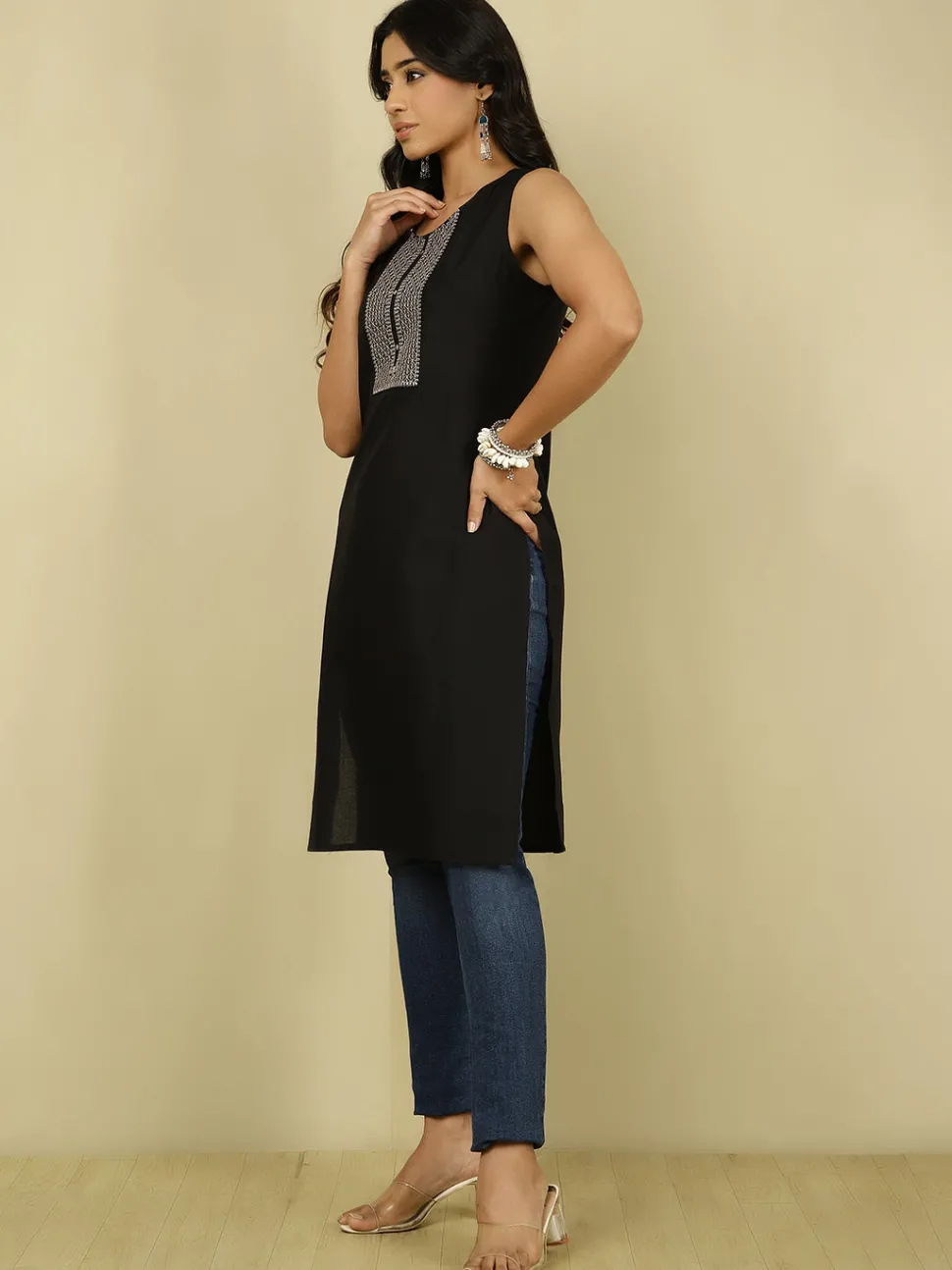Jaipur Kurti Embroidered Sleeveless Kurta