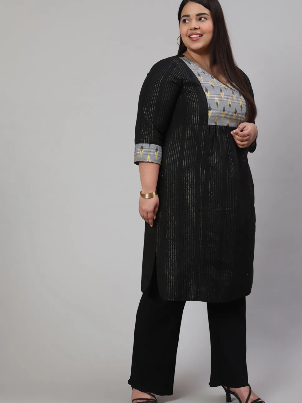 black_plus_size_selfweaved_straight_kurta_4.webp Jaipur Kurti Plus Size Self-Weaved Straight Kurta