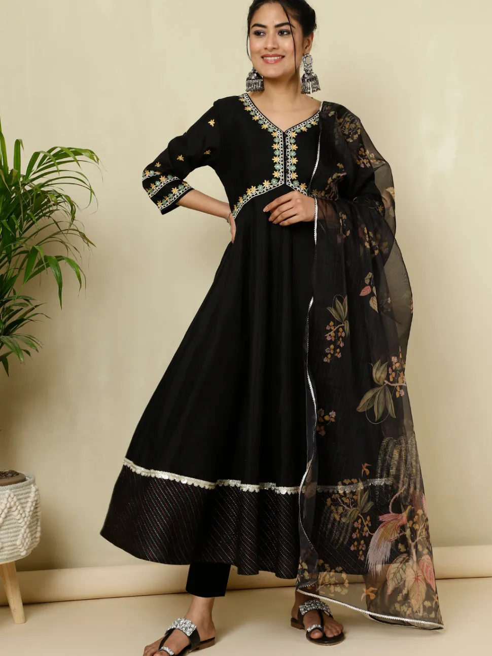 black_zari_work_anarkali_kurta_with_printed_dupatta_3.webp Jaipur Kurti Zari Work Anarkali Kurta With Printed Dupatta