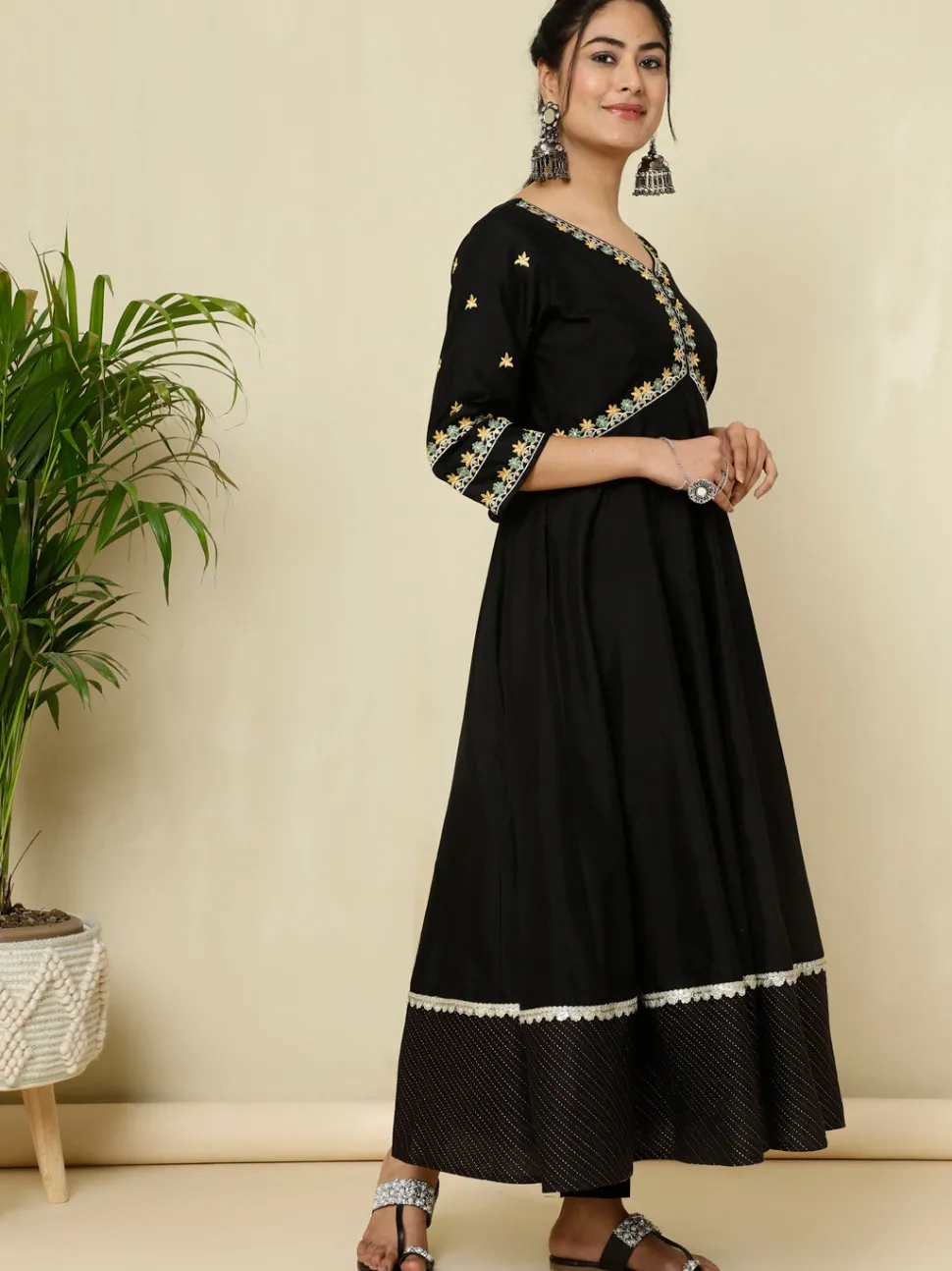 black_zari_work_anarkali_kurta_with_printed_dupatta_4.webp Jaipur Kurti Zari Work Anarkali Kurta With Printed Dupatta