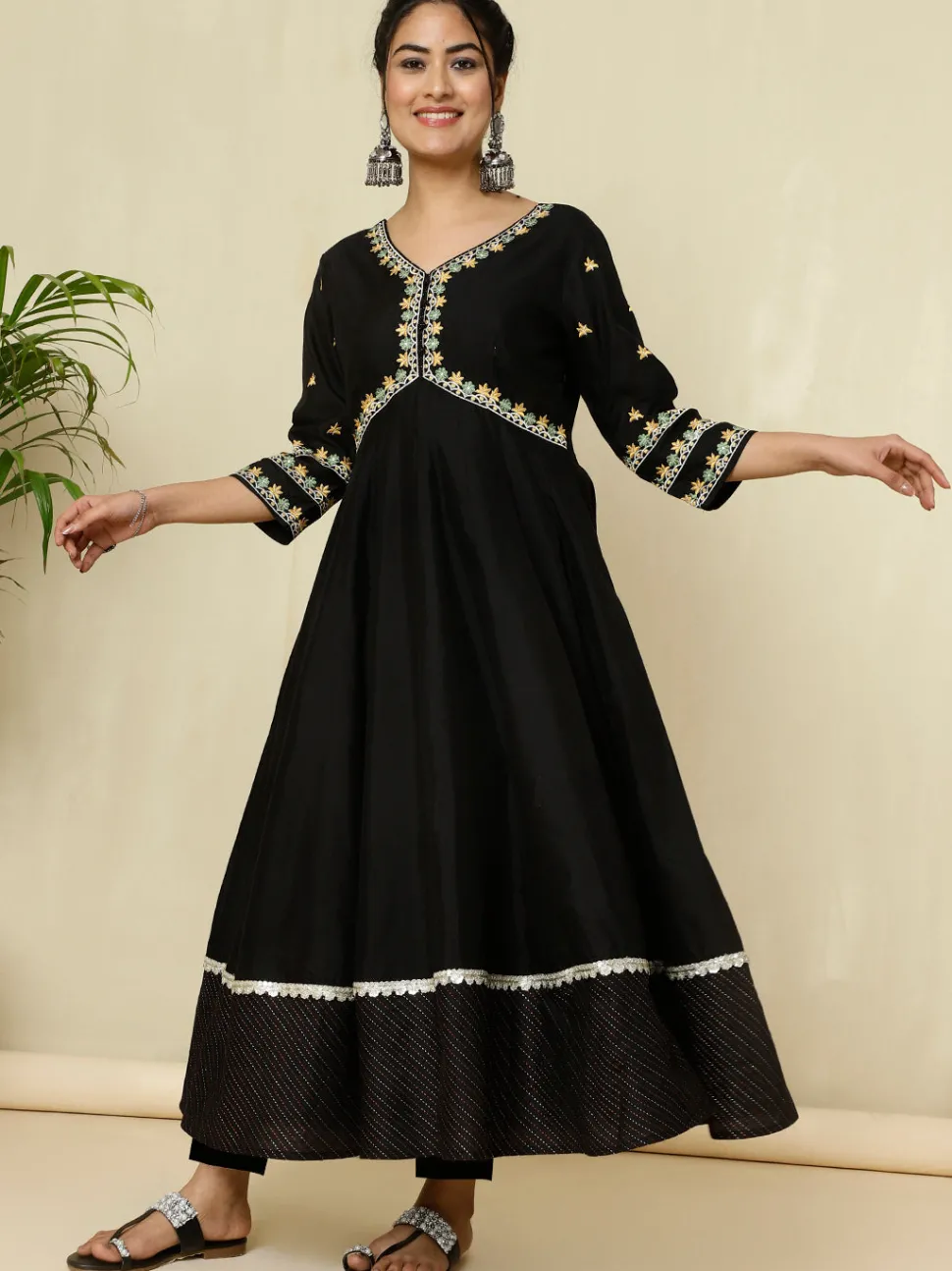 black_zari_work_anarkali_kurta_with_printed_dupatta_5.webp Jaipur Kurti Zari Work Anarkali Kurta With Printed Dupatta