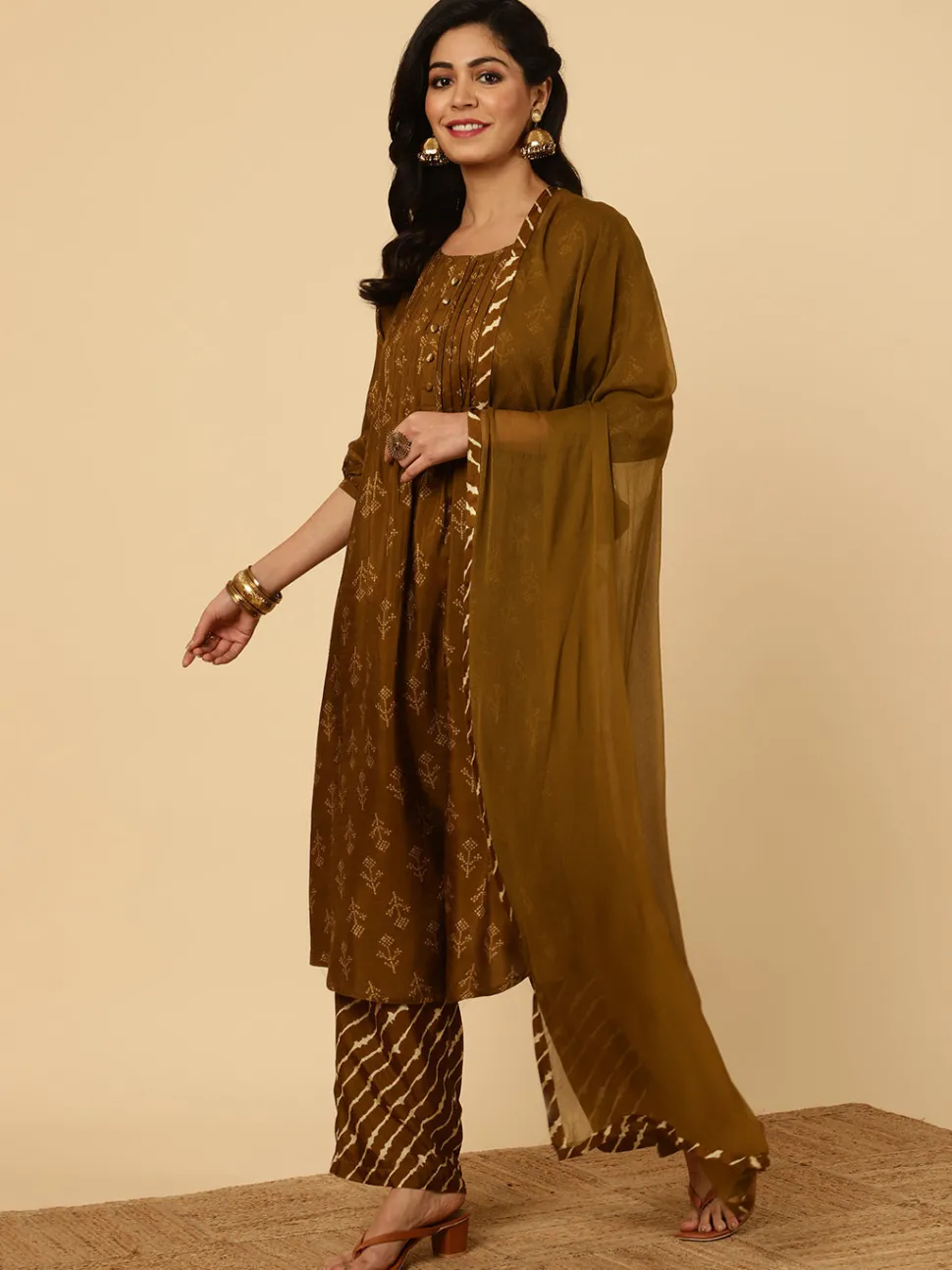 brown_dola_silk_pleated_bandhani_kurta_with_palazzo_and_dupatta_4.webp Jaipur Kurti Dola Silk Pleated Bandhani Kurta With Palazzo And Dupatta