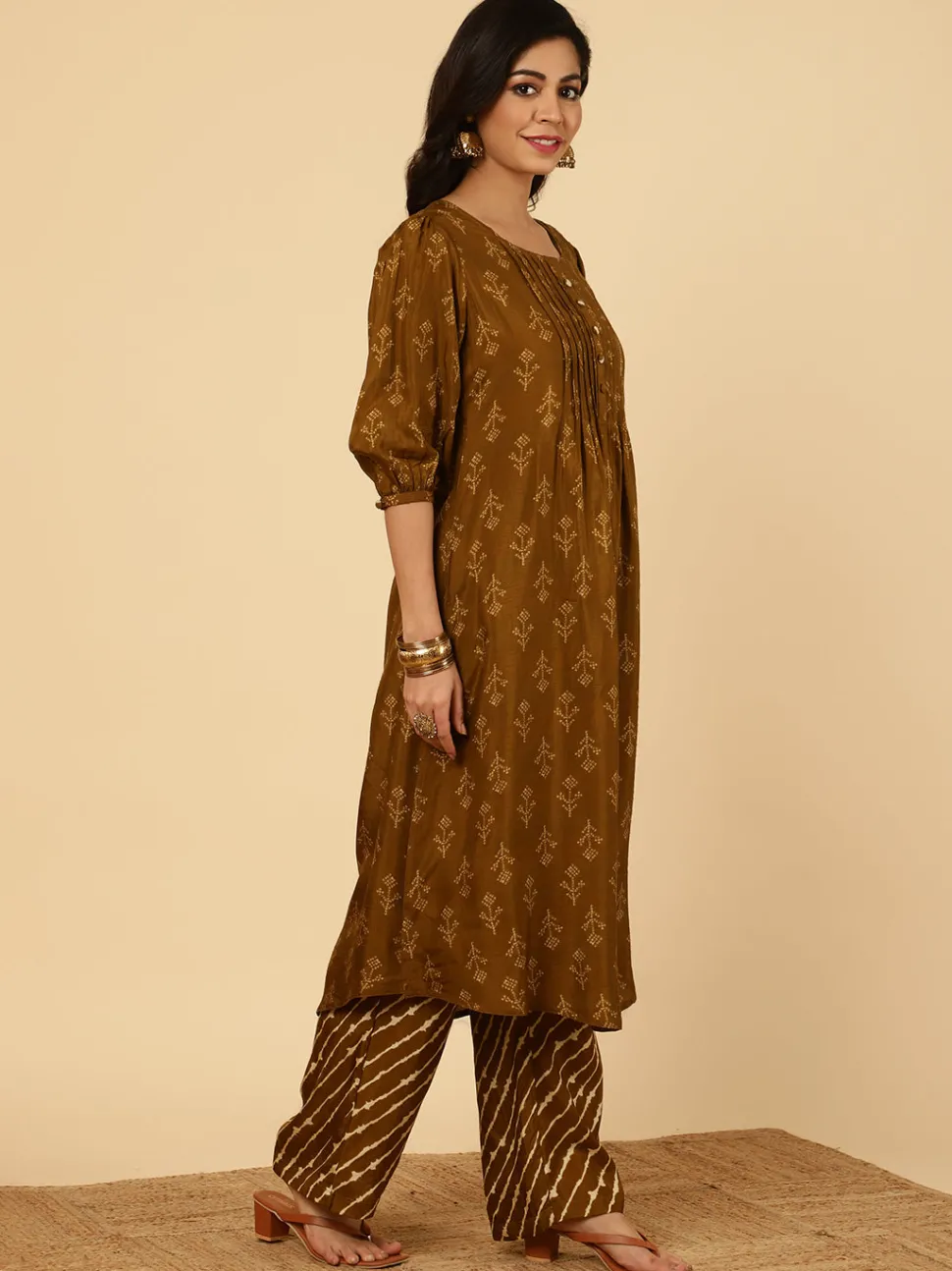 brown_dola_silk_pleated_bandhani_kurta_with_palazzo_and_dupatta_5.webp Jaipur Kurti Dola Silk Pleated Bandhani Kurta With Palazzo And Dupatta