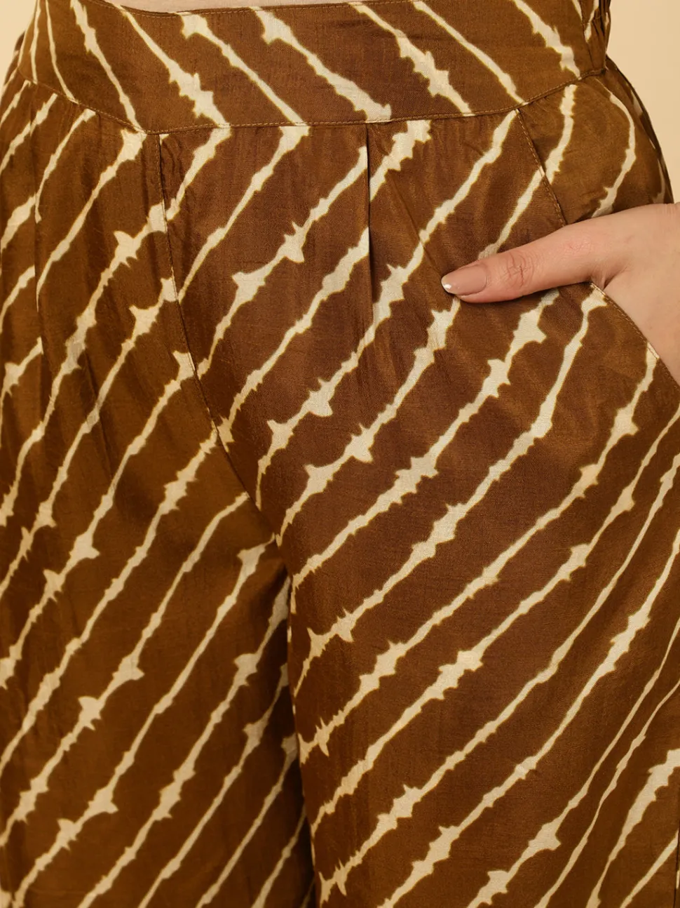 brown_dola_silk_pleated_bandhani_kurta_with_palazzo_and_dupatta_7.webp Jaipur Kurti Dola Silk Pleated Bandhani Kurta With Palazzo And Dupatta