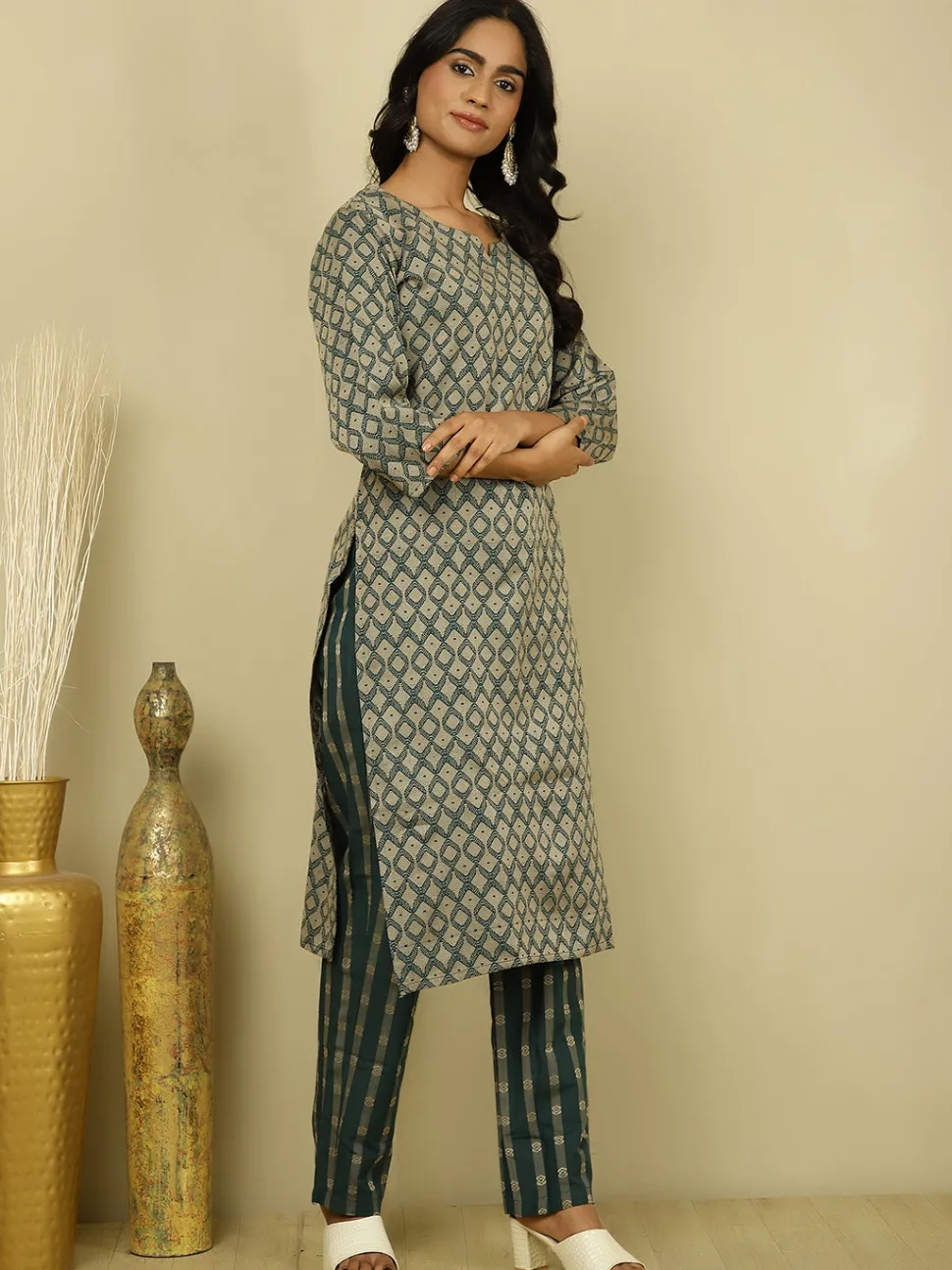 dark_green_selfdesign_festive_suit_set_2.webp Jaipur Kurti Dark Green Self-Design Festive Suit Set