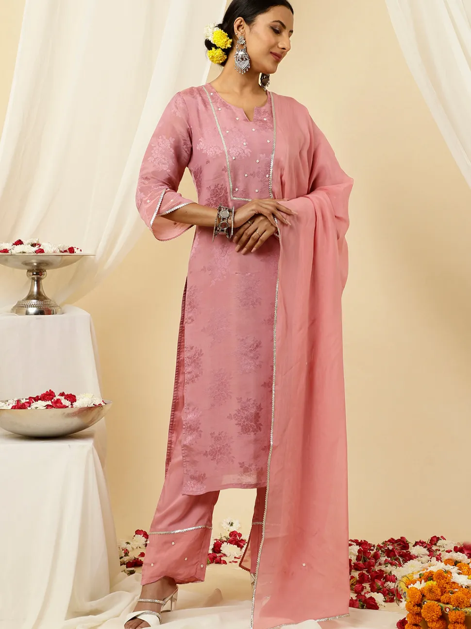 Jaipur Kurti Embellished Pure Jacquard Silk Straight Kurta With Pants And Organza Dupatta