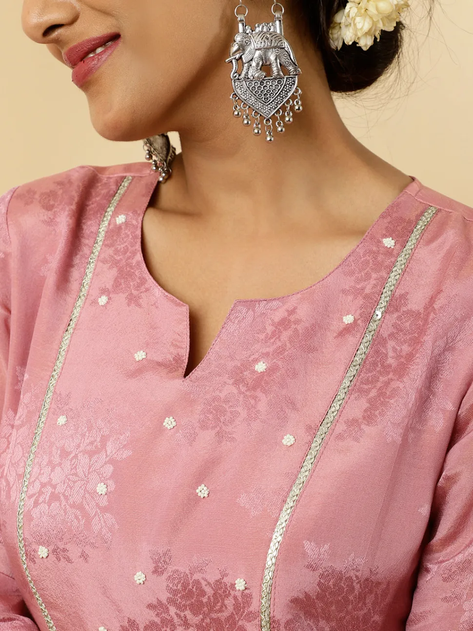 Jaipur Kurti Embellished Pure Jacquard Silk Straight Kurta With Pants And Organza Dupatta