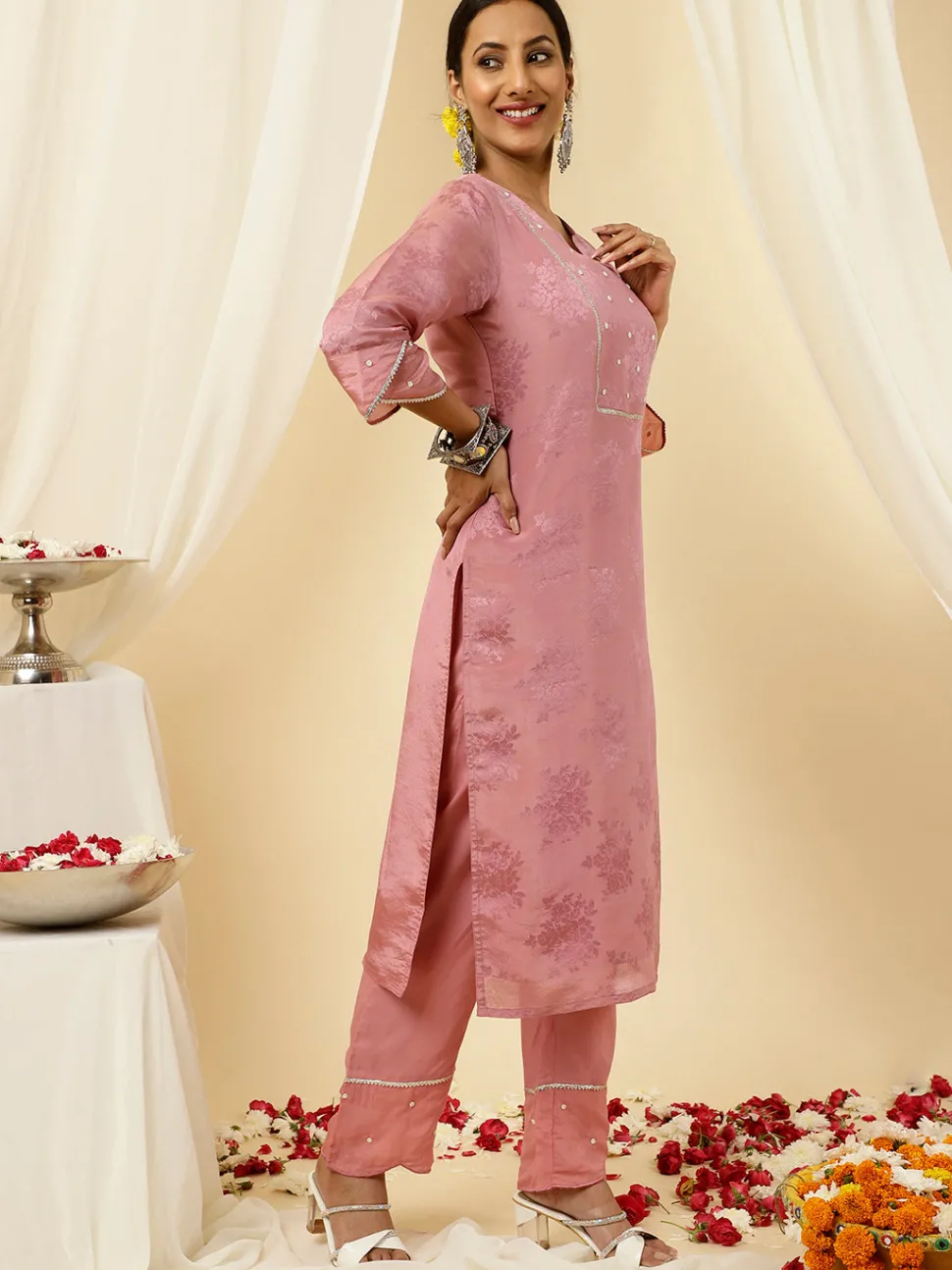 Jaipur Kurti Embellished Pure Jacquard Silk Straight Kurta With Pants And Organza Dupatta