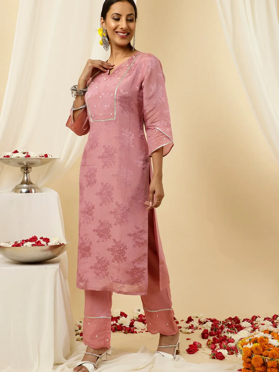 Jaipur Kurti Embellished Pure Jacquard Silk Straight Kurta With Pants And Organza Dupatta
