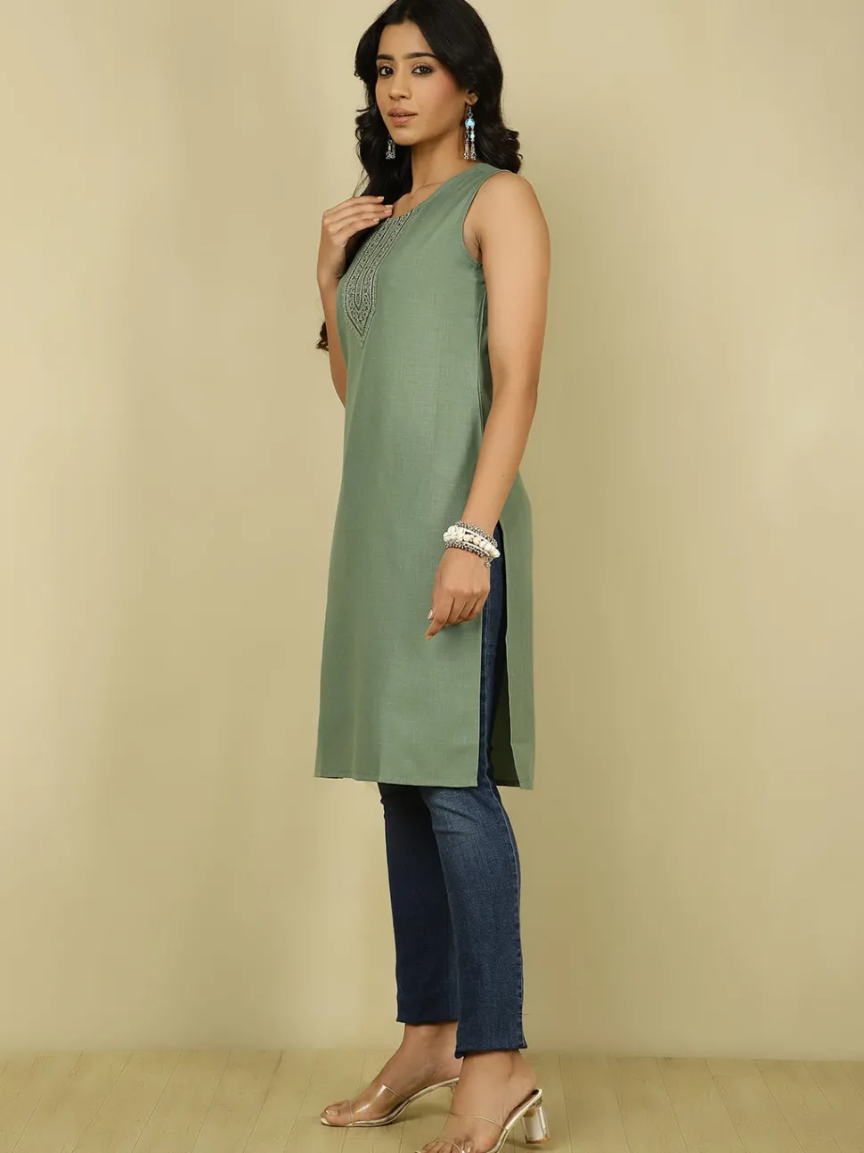 Jaipur Kurti Embroidered Sleeveless Kurta