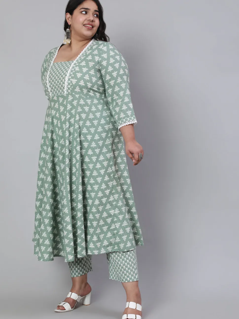 green_plus_size_woven_ethnic_print_embroidered_flared_laced_kurta_with_printed_palazzo_5.webp Jaipur Kurti Plus Size Woven Ethnic Print Embroidered Flared Laced Kurta With Printed Palazzo