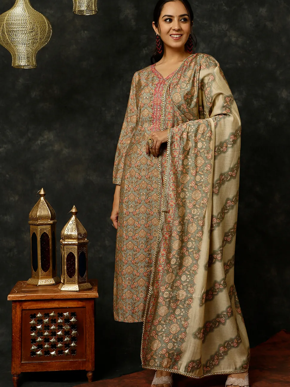 Jaipur Kurti Foil Printed Kurta With Pants And Dupatta