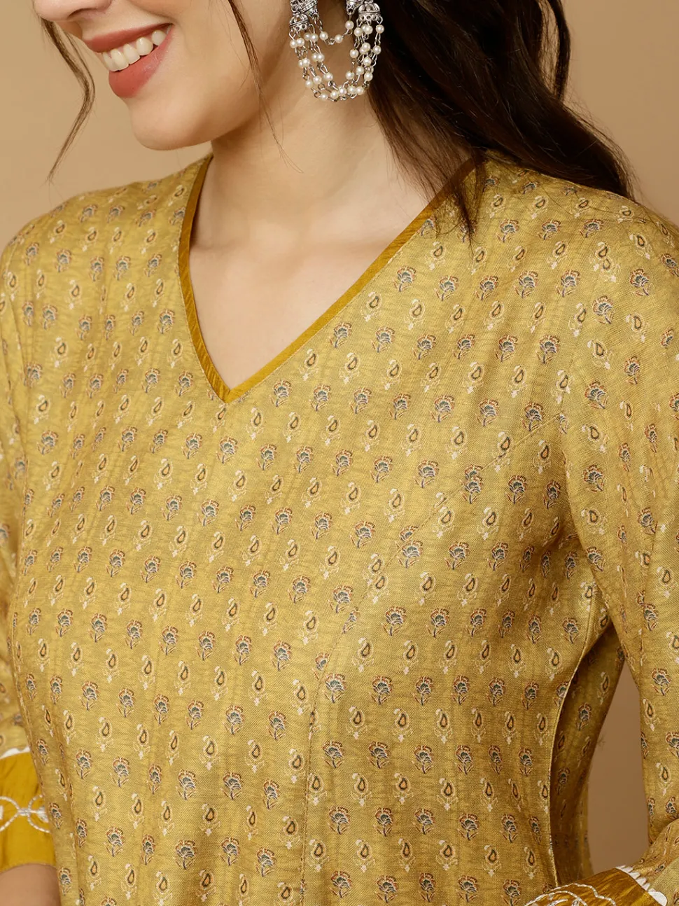 mustard_embroidered_pakistani_kurta_with_pants_and_dupatta_6.webp Jaipur Kurti EMBROIDERED PAKISTANI KURTA WITH PANTS AND DUPATTA