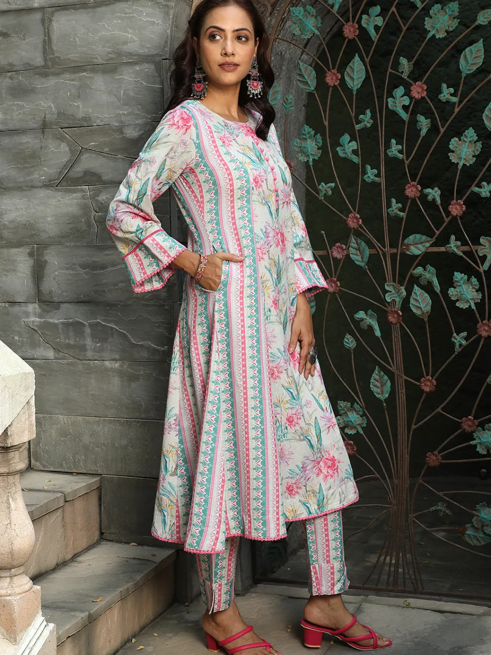 Jaipur Kurti Floral Print Flared Kurta With Pants