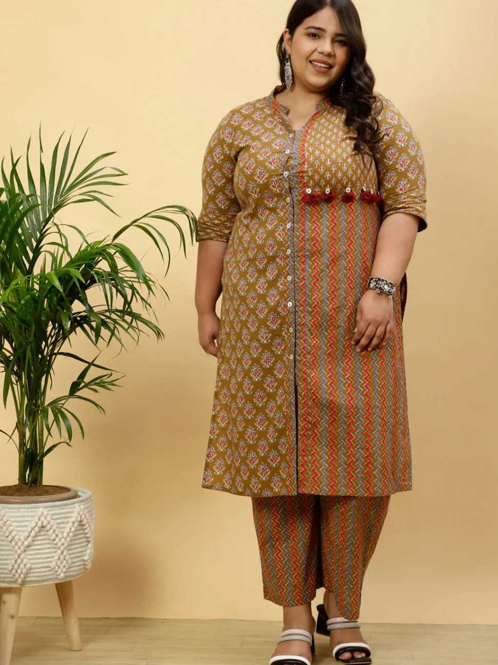 plus_size_brown_ethnic_printed_straight_kurta_with_pants_3.webp Jaipur Kurti Plus Size Ethnic Printed Straight Kurta With Pants