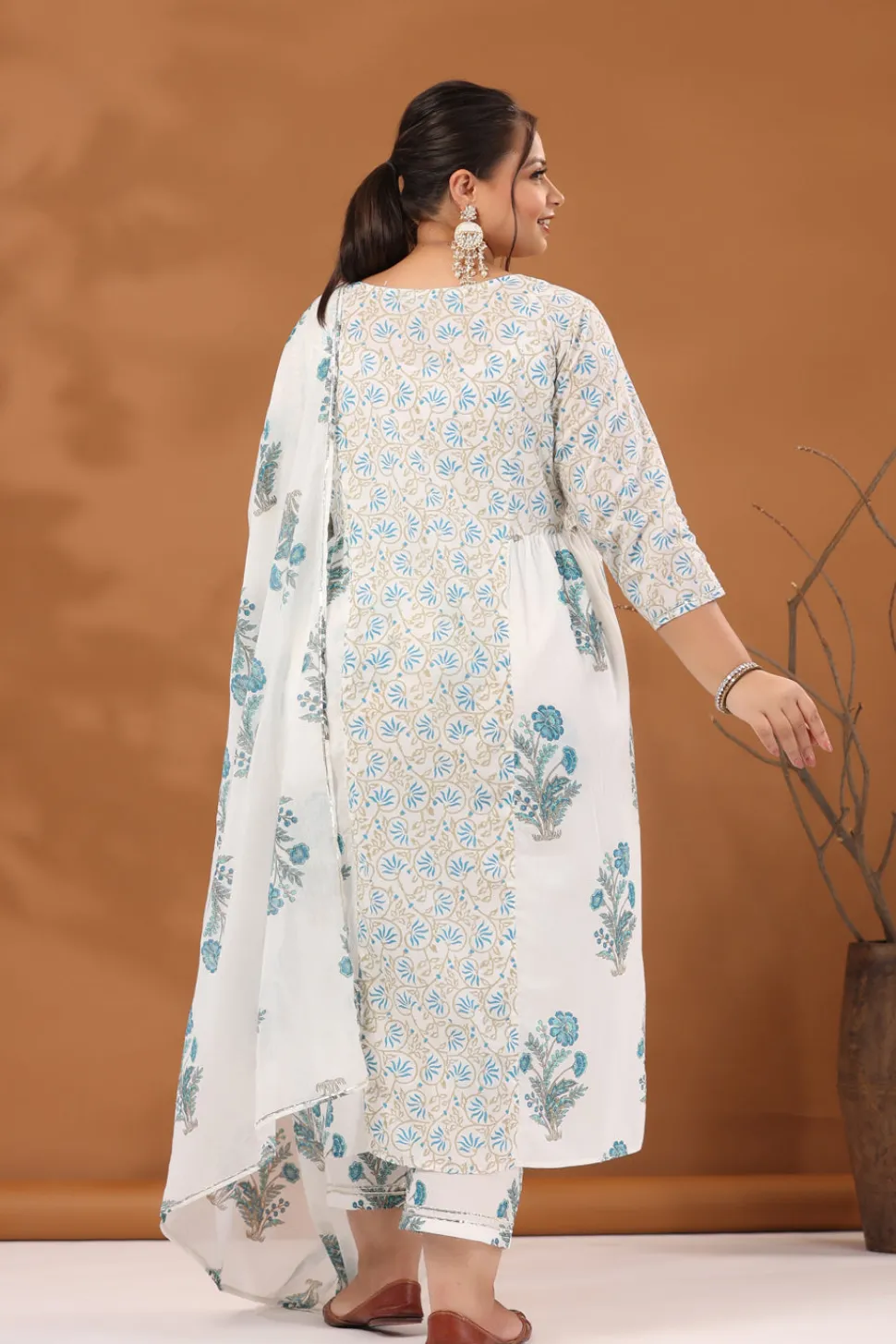 plus_size_white__turquoise_blue_ethnic_printed_flared_kurta_with_pants__dupatta_2.webp Jaipur Kurti Plus Size White & Turquoise Blue Ethnic Printed Flared Kurta With Pants & Dupatta