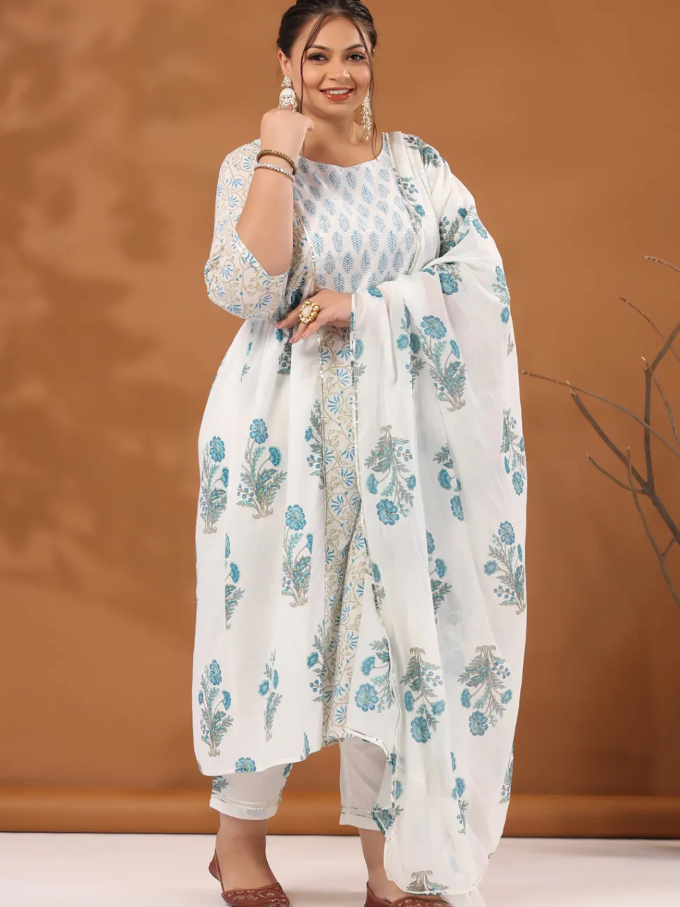 plus_size_white__turquoise_blue_ethnic_printed_flared_kurta_with_pants__dupatta_6.webp Jaipur Kurti Plus Size White & Turquoise Blue Ethnic Printed Flared Kurta With Pants & Dupatta