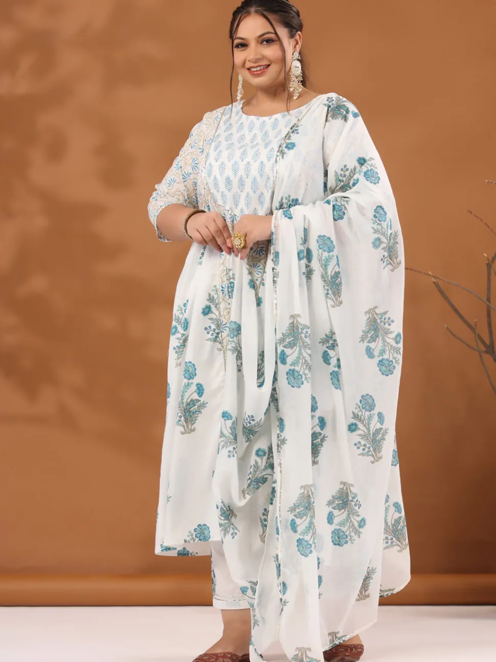 plus_size_white__turquoise_blue_ethnic_printed_flared_kurta_with_pants__dupatta_7.webp Jaipur Kurti Plus Size White & Turquoise Blue Ethnic Printed Flared Kurta With Pants & Dupatta