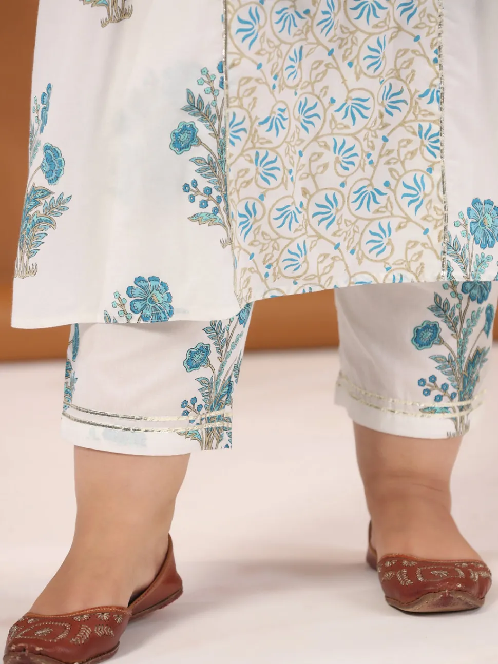 plus_size_white__turquoise_blue_ethnic_printed_flared_kurta_with_pants__dupatta_8.webp Jaipur Kurti Plus Size White & Turquoise Blue Ethnic Printed Flared Kurta With Pants & Dupatta