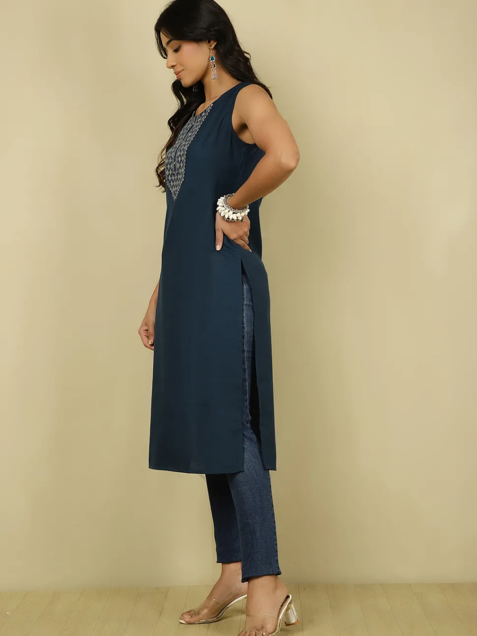 Jaipur Kurti Embroidered Sleeveless Kurta