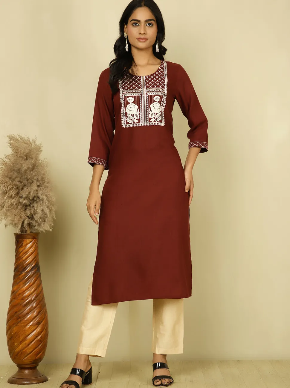 Jaipur Kurti Thread Embroidered Cotton Kurta