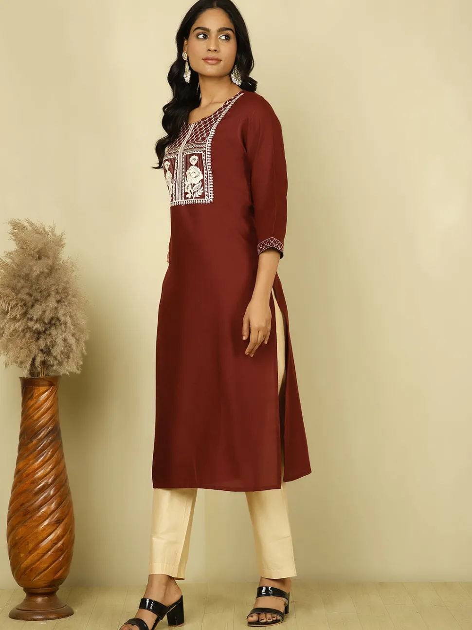 Jaipur Kurti Thread Embroidered Cotton Kurta