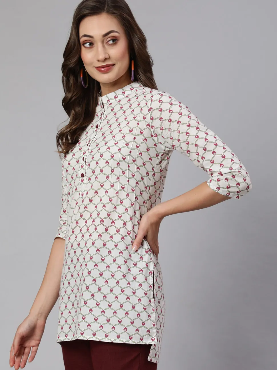 white_geometric_printed_cotton_short_kurta_with_burgundy_pants_6.webp Jaipur Kurti White Geometric Printed Cotton Short Kurta With Burgundy Pants
