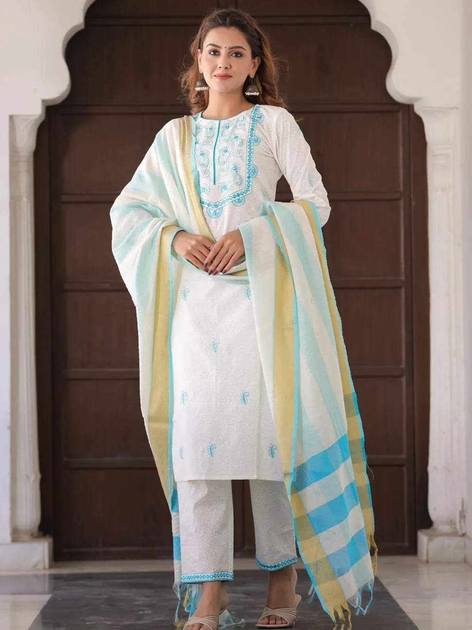 Jaipur Kurti White heavy Embroidered Kurta with Pants & Weaved Dupatta