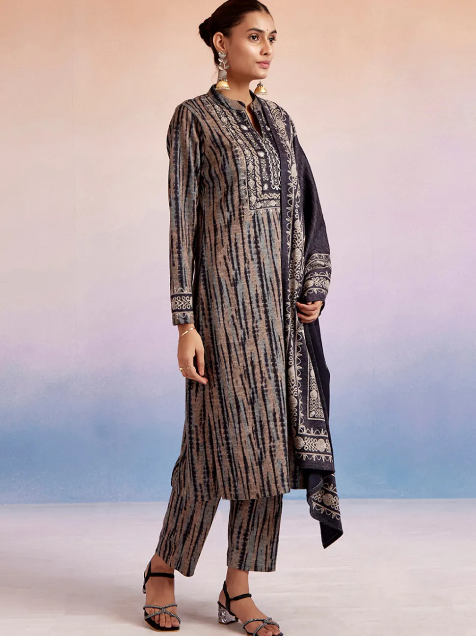 woolen_printed_kurta_set_with_dupatta_3.webp Jaipur Kurti Woolen Printed Kurta Set With Dupatta