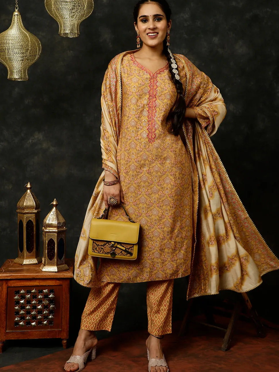 Jaipur Kurti Foil Printed Kurta With Pants And Dupatta